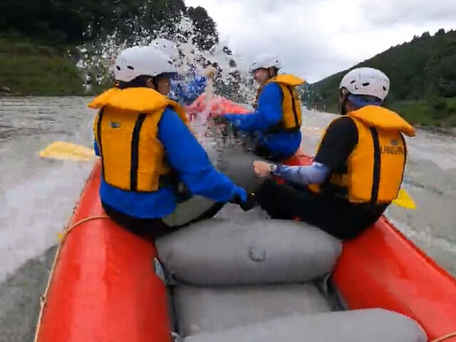 ���g�ɓ˂����݂܂�_LAND EARTH (�����h�A�[�X)