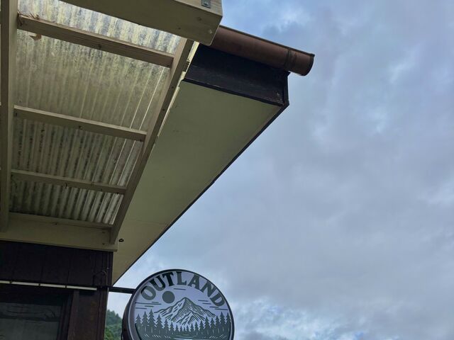 �������̊Ŕ�_OUTLAND TOKYO