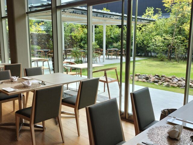 �������K�[�f���ɖ�����܂�
�X�^�b�t����̏Ί���ڋq������_�U����C�r�A�{��