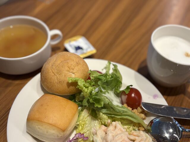 �����b�t�F�R�[�i�[����B�����q�X�p�̃T���_���C�ɓ���܂����B_�A�[�g�z�e�����闢�����O�E�b�h