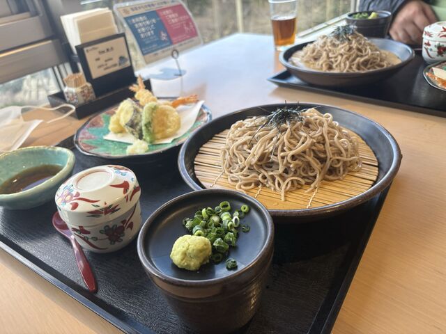 4�l�̂��[����񂳂�̃}�����e���X�����⃌�X�g�����i������񂢂������j�̓��e�ʐ^1