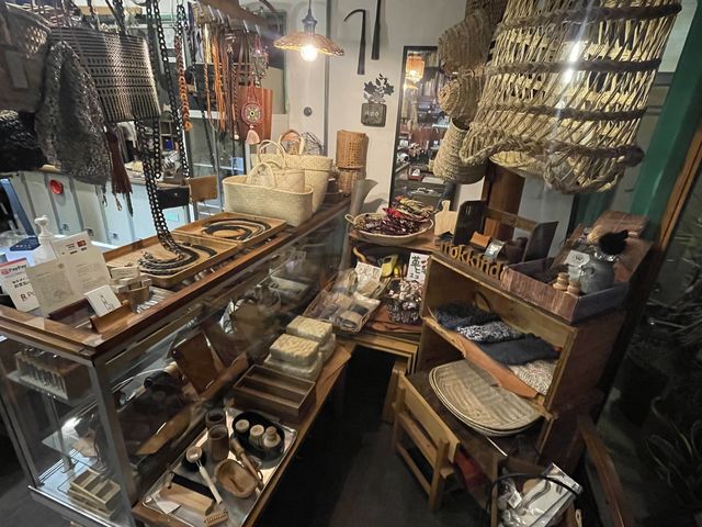 �����b�R�̃J�S�o�b�N�A�h�C�c�̃u���V�i�v�̃����e�i���X�p������j�Z���N�g���ꂽ�G�݂�����_�؋���