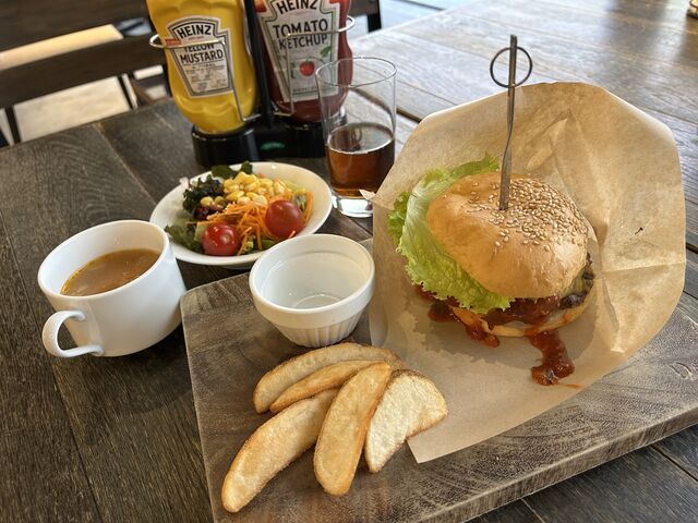 �`�[�Y�o�[�K�[�ɃT���_�A�X�[�v�A�h�����N�o�[�t���ł����I_Nikanbashi Burger Bar