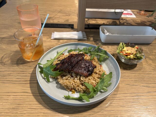 �ق�ق�X�y�A���u_�X���b�V���J�t�F�A���h�o�[ ���(slash cafe & bar ���)