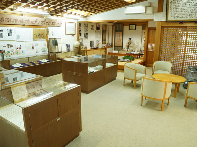 ���A�W�A�𗬃n�E�X�J�X�F�F��