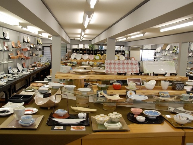 �Ɩ��p�H��̓W����_�L�c�Ẵf�p�[�g�i���یZ���Г��j�q�E�G��q