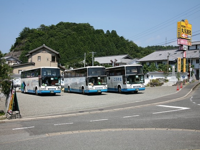 �c�̃o�X���ԏ�_�L�c�Ẵf�p�[�g�i���یZ���Г��j�q�E�G��q