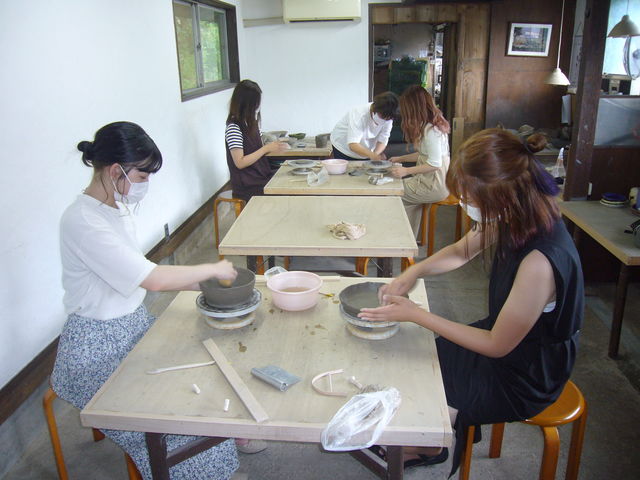 ���ɂȂ�Ȃ��悤�ɔz���A�p�X�^�M�E�T���_�{�[���E�}�O�J�b�v�E���͂񒃘q�E���쒆_�R���ā@�Ȃ������[