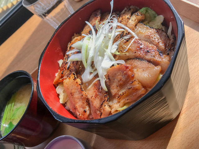 �n���Q�n���̑f�ނɂ����������i_���Ãi�E���]�[�g�z�e��