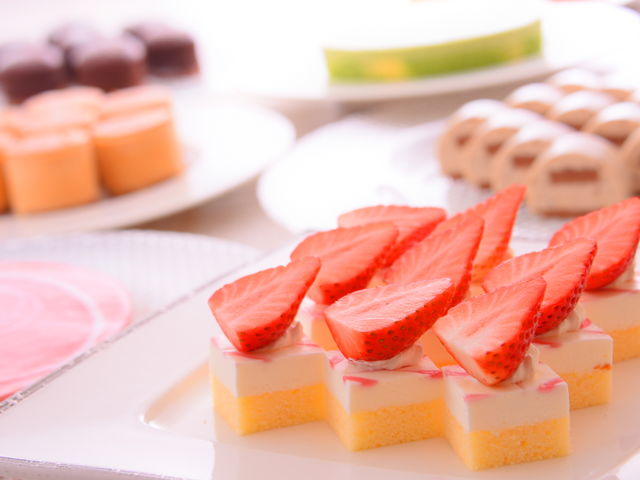 �y�a�m���f�B�i�[�r���b�t�F�z�V�N�ȃt���[�c��I���W�i���X�C�[�c�Ȃǃf�U�[�g���L�x_���Ãi�E���]�[�g�z�e��