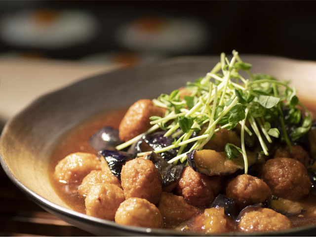 �y���H�z�a�H�̃��j���[���[��_���Ãi�E���]�[�g�z�e��