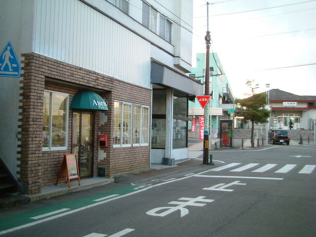 �y�X�܂̗l�q�zJR���Ɖw��������k��1��_�K���X�A�[�g�H�[�@�A�b�Z���u��