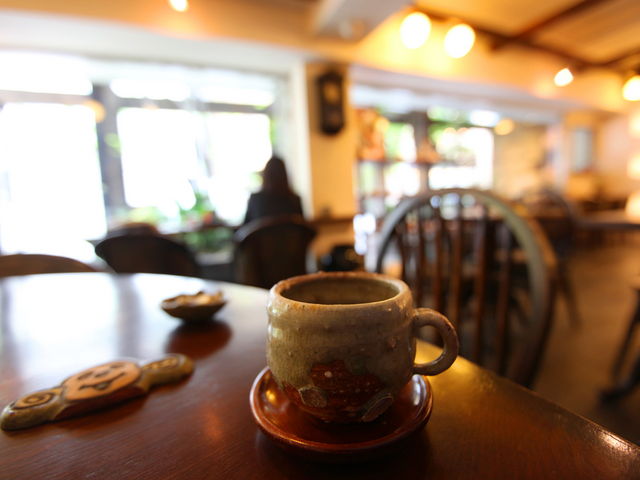 カフェゆうでドリンクを注文すると、好きなうつわを選べます♪_ゆう工房&Cafeゆう 大阪梅田店 ☆陶芸・銀アクセ・ガラス工芸