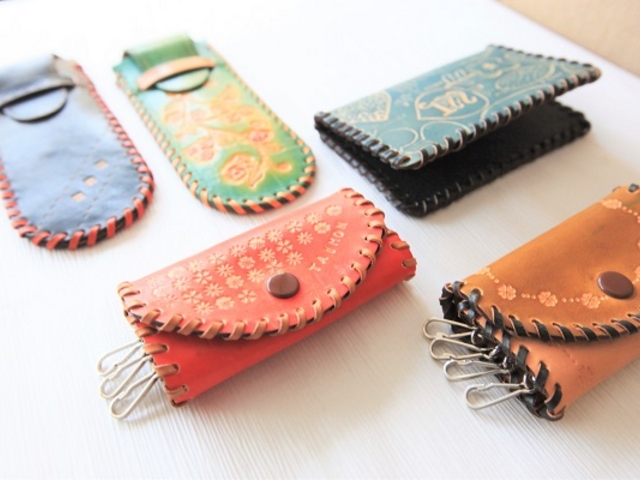 レザークラフト体験☆使うたびに味わいが増すレザー。毎日持ち歩きたいアイテム☆_ゆう工房&Cafeゆう 大阪梅田店 ☆陶芸・銀アクセ・ガラス工芸