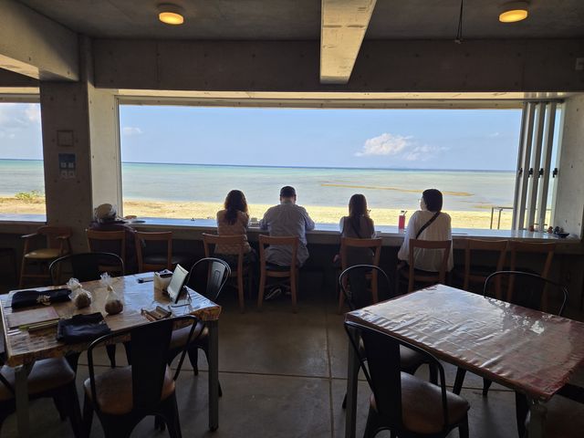 �J�t�F�����݂��Ă���̂ő̌���̓g���s�J���h�����N�ŋx�e��_�V�[�T�[�̌� �����q