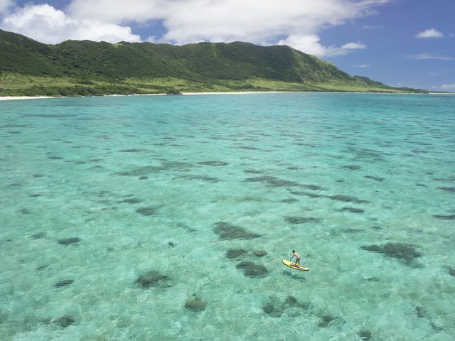 �Ί_���k���̊C�B��s�@���猩�����̊C�ł���SUP���܂��傤_�ɂ�����̂����ȐΊ_��