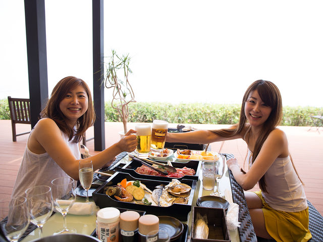 BBQƂ΂IȂqlɃIXX̏ĂvBHו̃oCLOZbgɂȂĂ܂B_V[ACKC