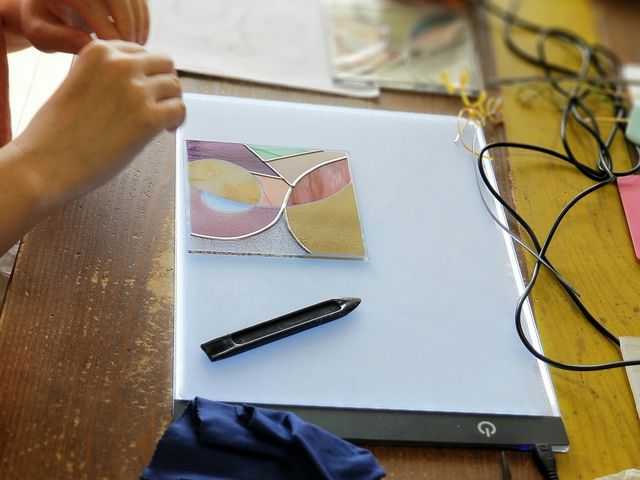 ���앗�i_�O���X�A�[�g�H�[ RayColors