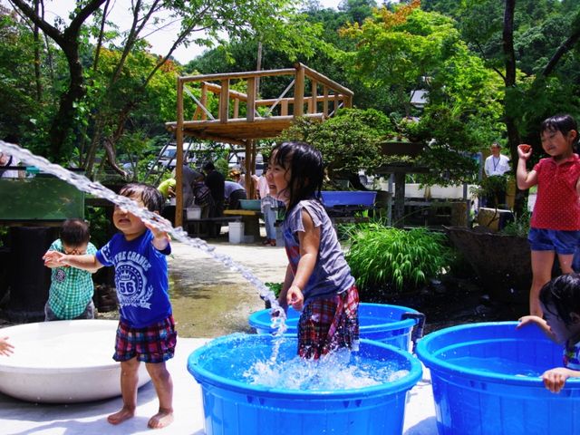 ߂̊ق̉āBVт₻߂񗬂̃CxgJÂĂ܂B_߂̊