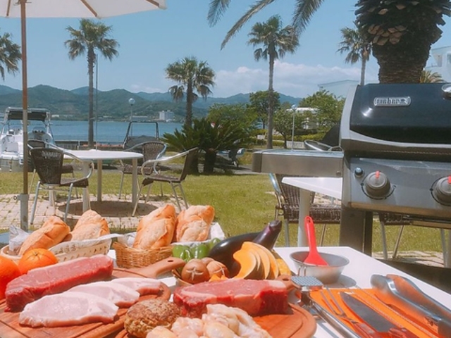 �{�����[�����_�̃A�����J��BBQ�_�C�j���O�ł��B���}�T�j�[�p�[�N_�I�t�B�X�i�b�c�@�E�H�[�^�[�h���C�r���O�l����