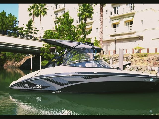 ���T�[�r�X�̎�͑D���}�n242�w�̓W�F�b�g���i�ɂ�鋭�͂ȉ����A���񐫔\�����̂܂܂�24�t�B�[�g�̉��K�ȋ��Z���A���O�W���A���[�ȃC���e���A�����ˑ����Ă��܂��B_�I�t�B�X�i�b�c�@�E�H�[�^�[�h���C�r���O�l����