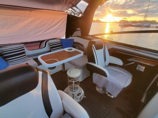 �������ǂ��A���C���h�ȃL���r���B
�L���r����6�`7���l������D�\�ł��B_�I�t�B�X�i�b�c�@�E�H�[�^�[�h���C�r���O�l����