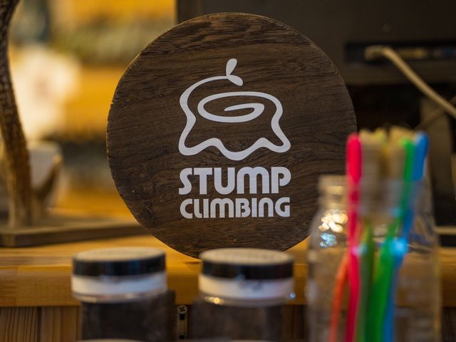 STUMP CLIMBING