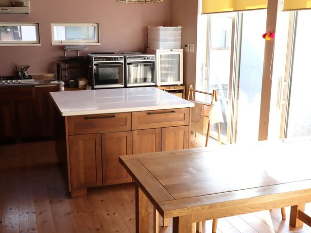 �e�[�u���͎q���p�̍�Ƒ�Ƃ��Ă��g���܂�_�p���������q�g