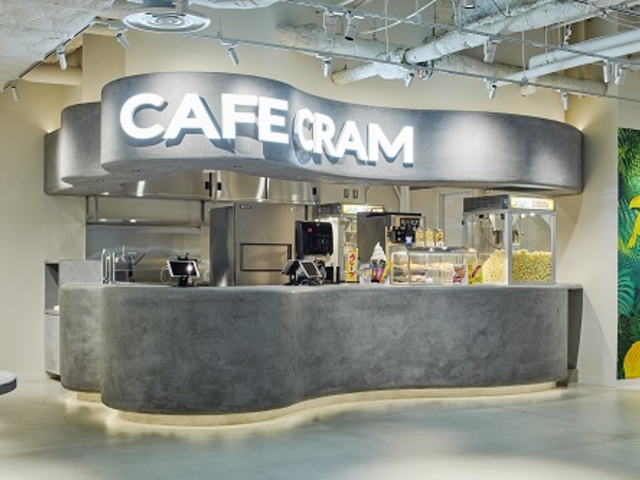 �G���g�����X���̃J�t�F�N�����ł͐��r�[����\�t�g�N���[����̔����Ă��܂�_�J���X�C ��萅����