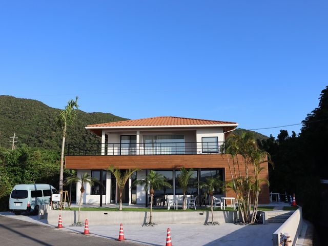 The Ashitoku Oceanfront Shop ON SHORE_ON SHORE