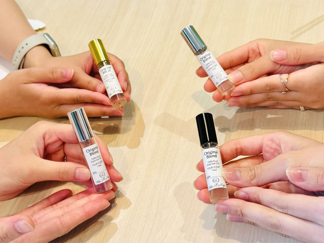 ���A�g���G�̐����́A���ꂼ��̐A�����ł�������������^�C�~���O�Ɏ��n���Ă��邽�߁A�g�b�v�m�[�g���؂₩�ł��@������n��ƁA�����Ƃ������肢��������Ǝv���܂�_Atelier M&Parfum