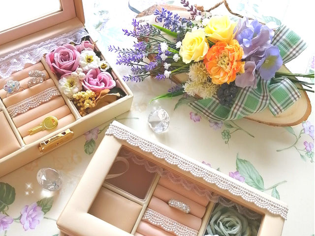 �M�t�g�A�����W�����g
�v���U�[�u�h�t�����[�A�A�[�e�B�t�B�V�����t�����[�ȂǊe��_�t���[�f���[