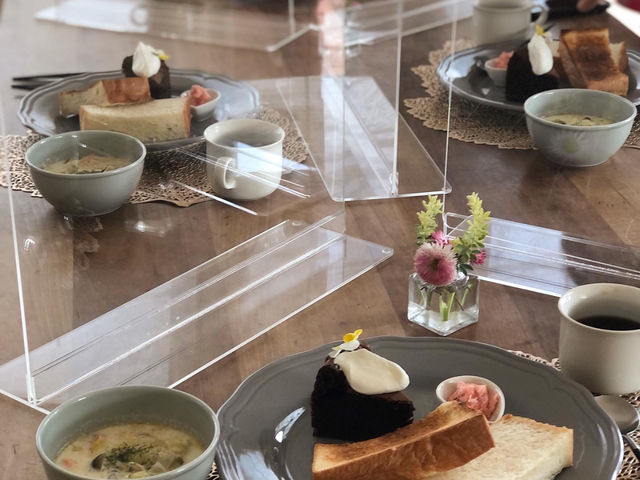 ���H�̓A�N�����p�l���𗧂ĂĂ���܂��A
3���͏Ă��オ�����p���Ƃ����ݕ������̊ȒP�Ȏ��H�ɂ����Ē����܂��B�������������܂��B_�p�������V���e�[�j��