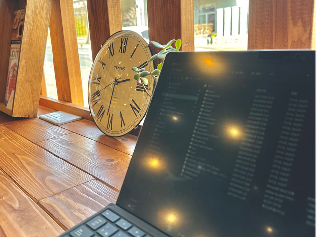 �����̍���Wi-Fi���������Ă���̂ŁA�p�\�R����^�u���b�g�A�X�}�[�g�t�H����ڑ����Ă̂��d�����\�ł��B�{�[�h�Q�[���̃��[�����I�����C���Ŋm�F�ł��܂��B_�Ί�ɂȂ��ꏊ�`�ł��Ƃ��`