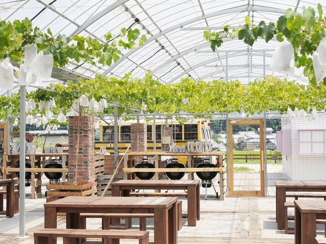 FARMER�fS BBQ by the Farm UNIVERSAL
