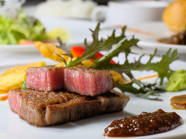 KOBE BEEF 5STAR �R�E�x�r�[�t�t�@�C�u�X�^�[�̎ʐ^1