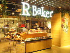 R Baker A[xCJ[ RwOX̎ʐ^1