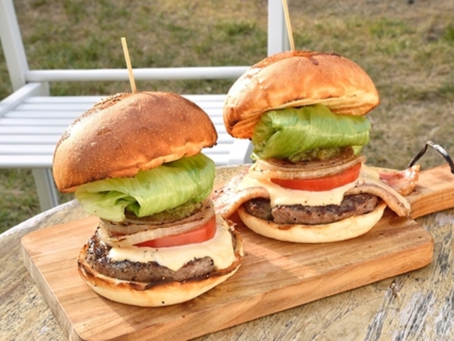 BETWEEN THE BREAD̎ʐ^1