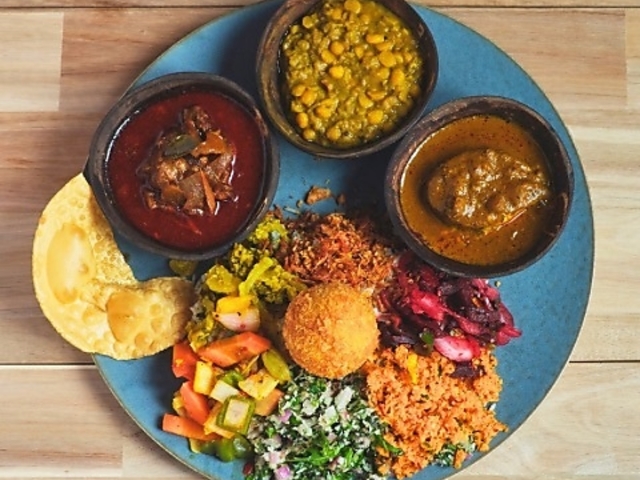�V�i�����K�[�f�� RICE & CURRY �l�c�J�X�̎ʐ^1
