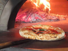 BELLA PIZZA Napoletana ベラピッツァナポレターナの写真1