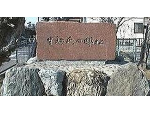 ����~��