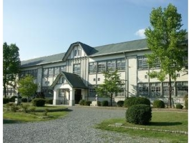 ���e�s�����e���w�Z�̎ʐ^1