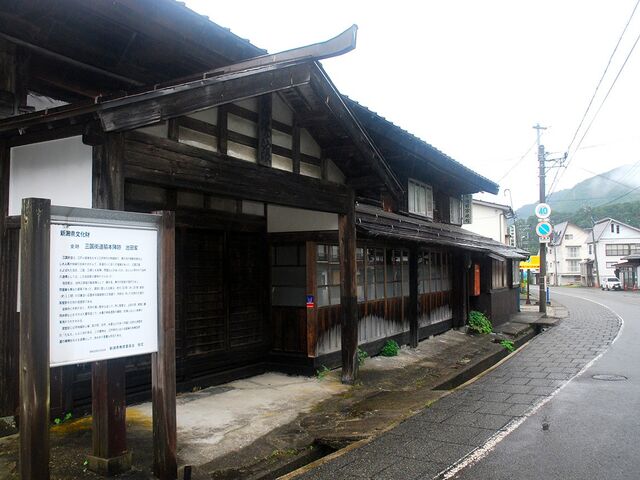 �O���X���e�{�w�Ձ@�r�c�Ƃ̎ʐ^1