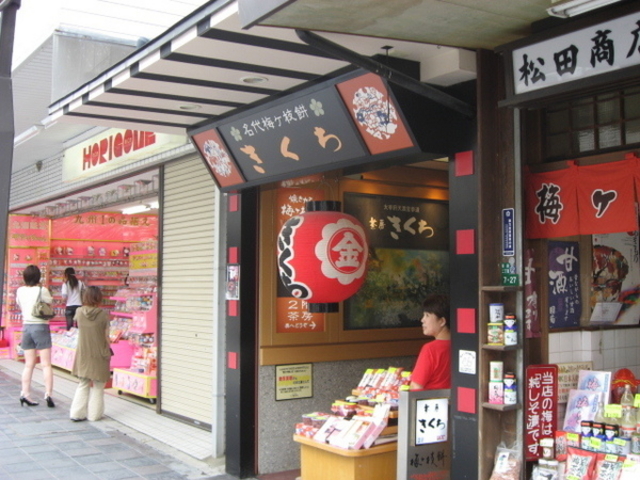 �~���}��