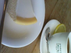 Ԃ̃JtF@̊قւ̓eʐ^1