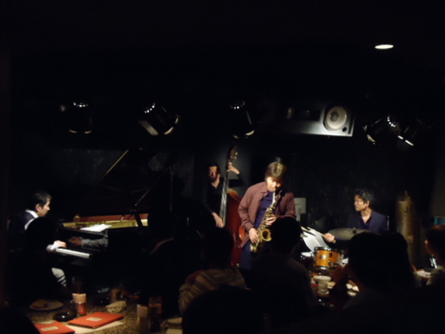 jazz inn LOVELY̓eʐ^1