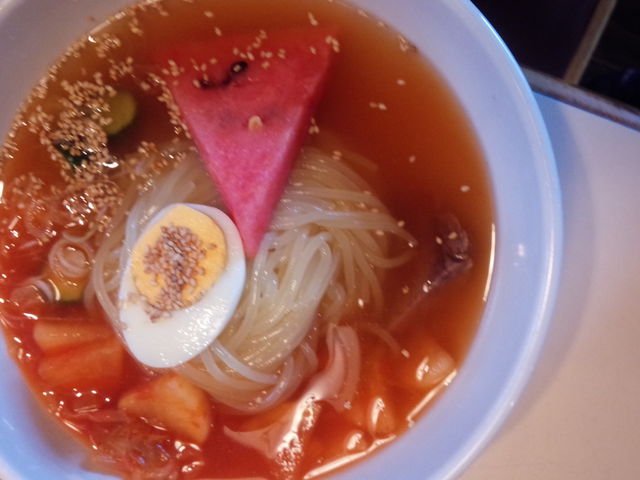 さすが盛岡冷麺おいしかったです。スイカが印象的てでした。_ぴょんぴょん舎 駅前店