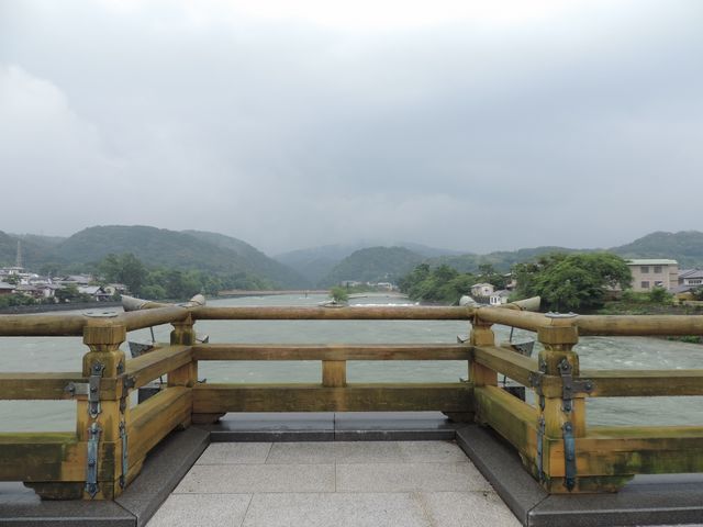 景観に見とれ知らずにたっていた _宇治橋三の間