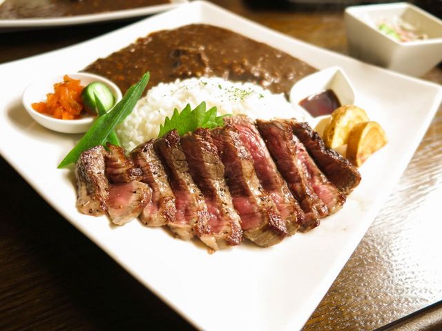 �������J���[�ɂ�110g�̃{�����[��_���͂񏈂܂�ł�