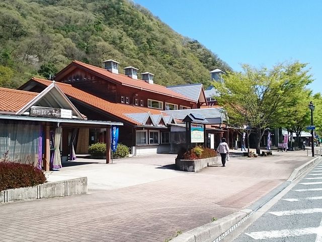 ɂ[B̓̉w ߃hz̓eʐ^1